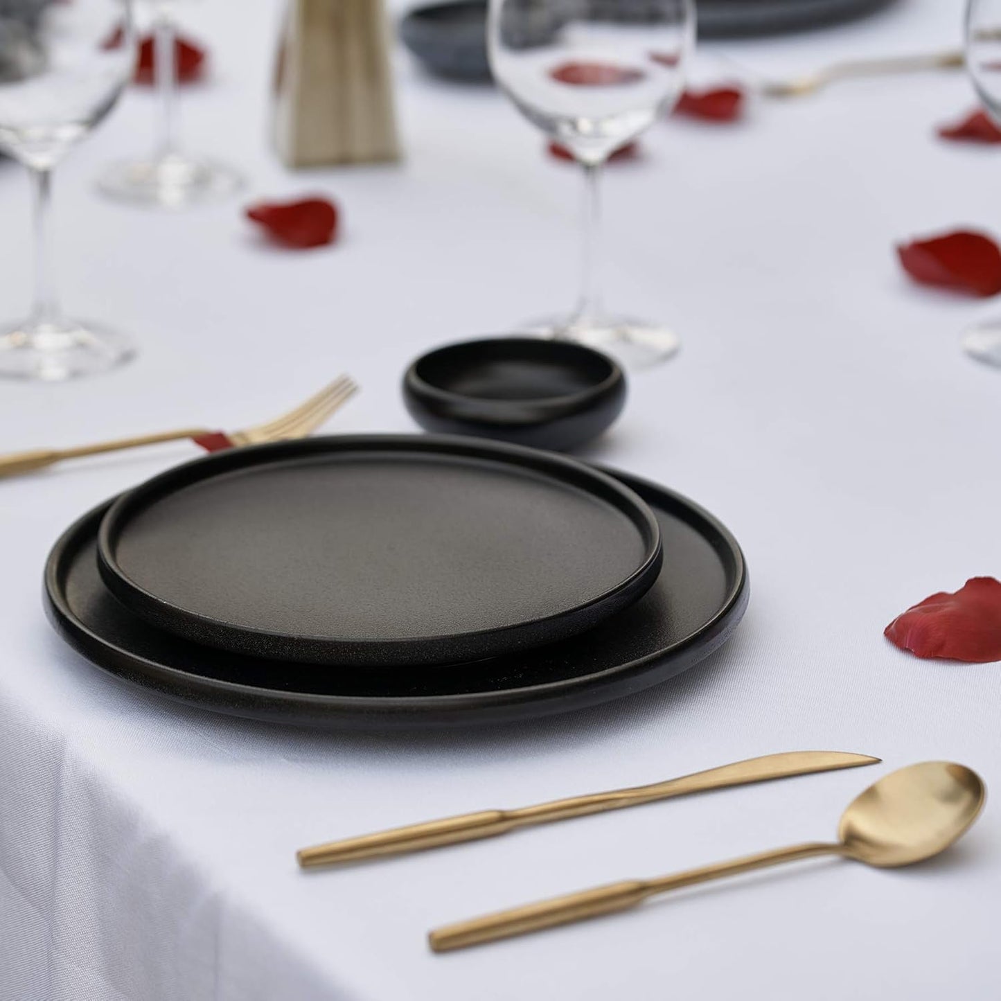 Dinner Plates Set of 4,8.5Inch Ceramic Plate Set Serving Dish Salad Plates (Matte Black)