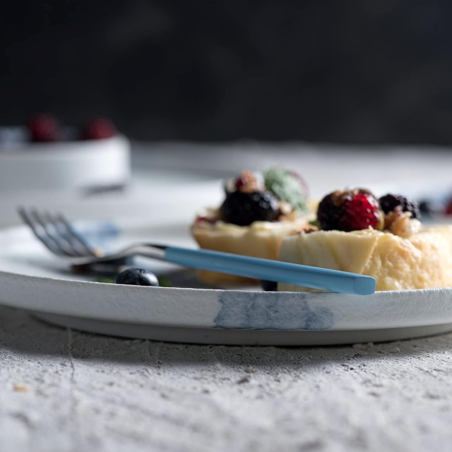 Dinner Plates Set 8.5 Inch Ceramic Dessert Serving Plates Salad Plates,Set of 4 (Matte White&Blue)