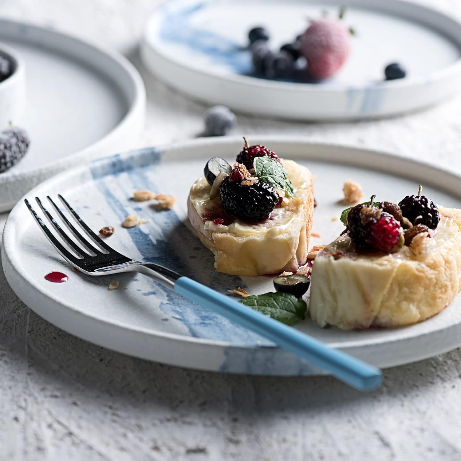Dinner Plates Set 8.5 Inch Ceramic Dessert Serving Plates Salad Plates,Set of 4 (Matte White&Blue)